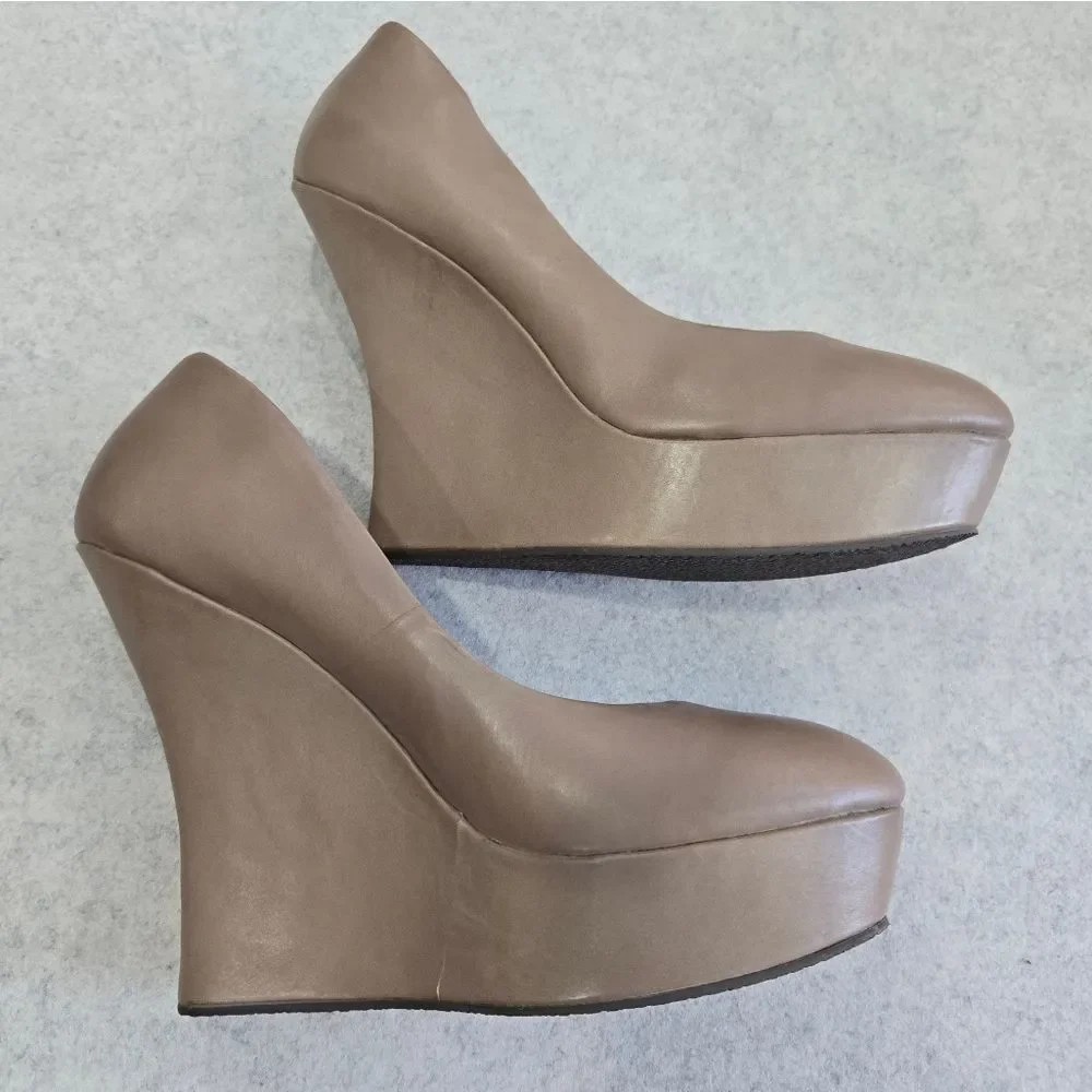 🐢 L.A.M.B. Women Novice Taupe High Wedge Slip On Size 9.5 Pumps